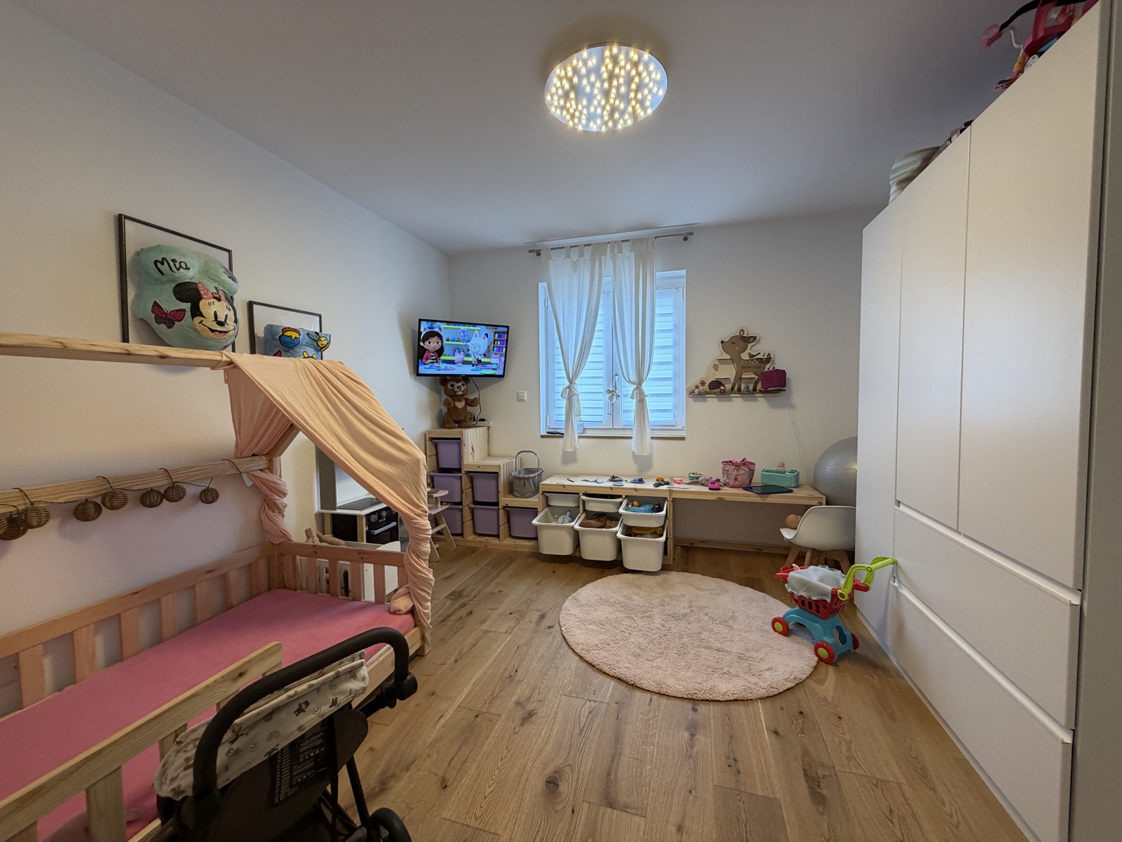 Zweites Schlafzimmer / Kinderzimmer