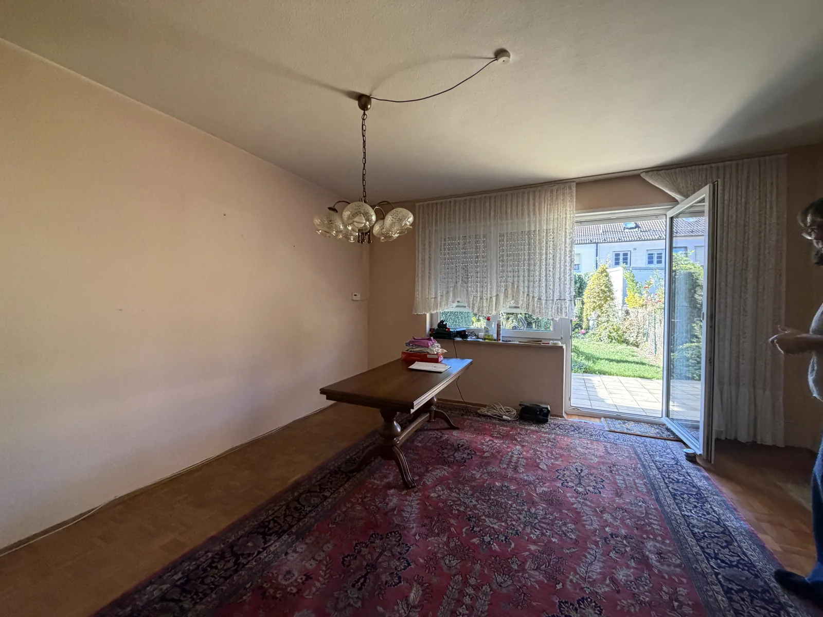 Wohnzimmer mit Ausgang zur Terrasse